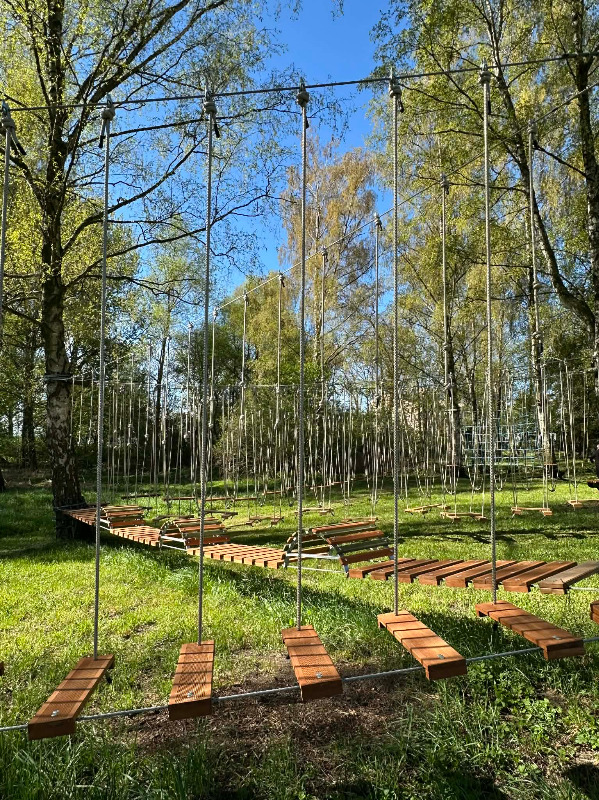 Nowa atrakcja na koźmińskim basenie – park linowy 